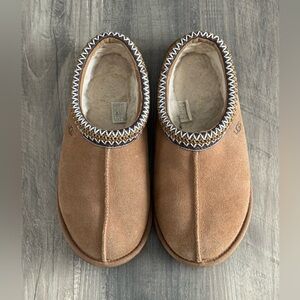 Ugg Tasman Slippers Chestnut Size 8 GUC!